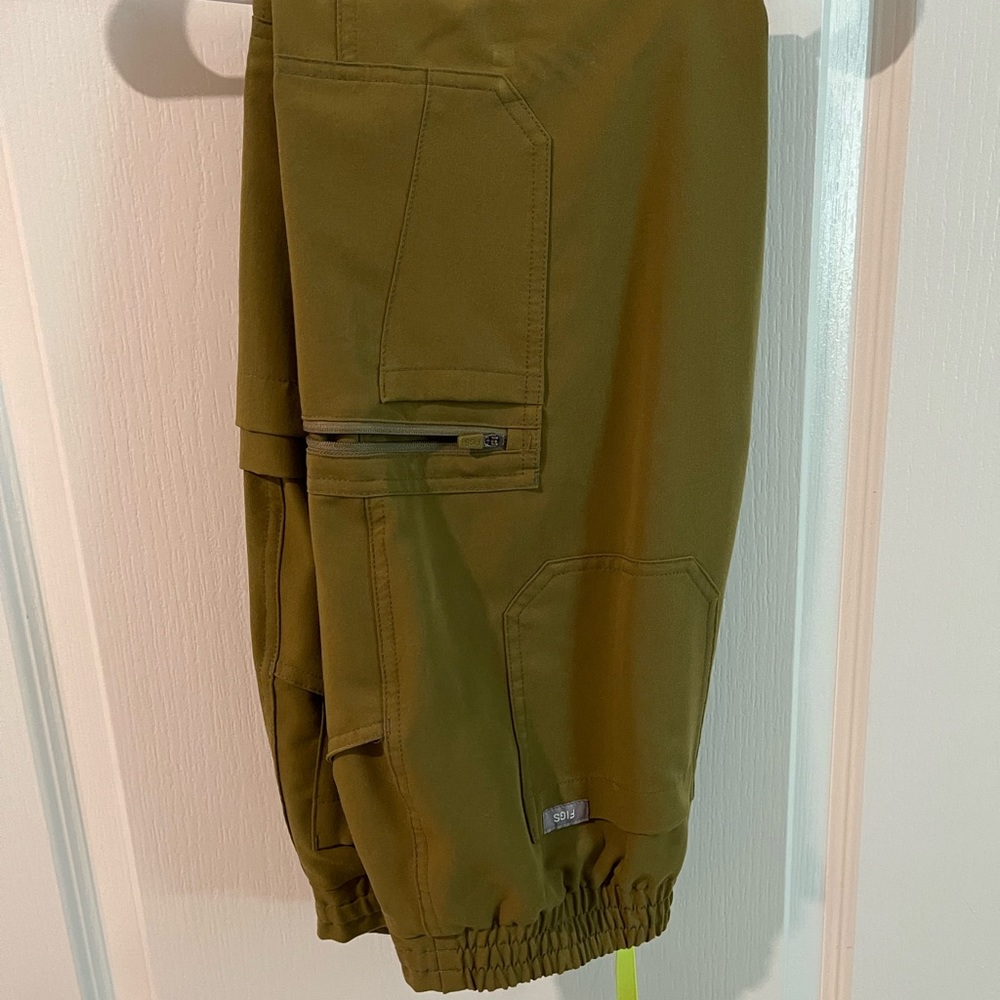 Martini olive Fig Yola size small pants.